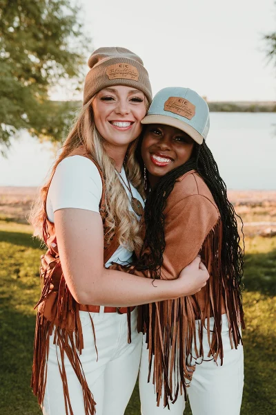 Sisters Chloe and Cavannah Hansen.