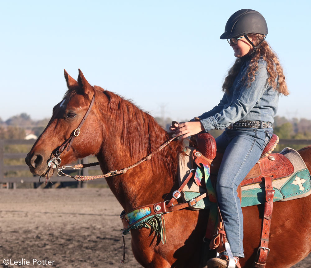 Hand position for barrel racers