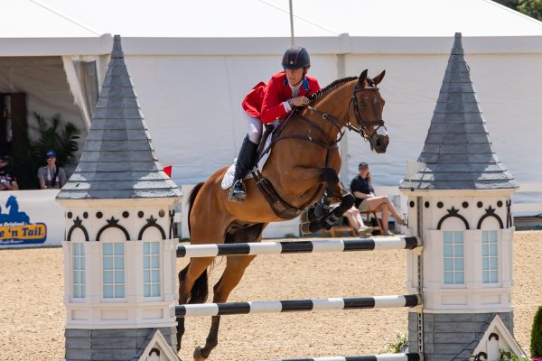 Lauren Nicholson and Vermiculus jumping